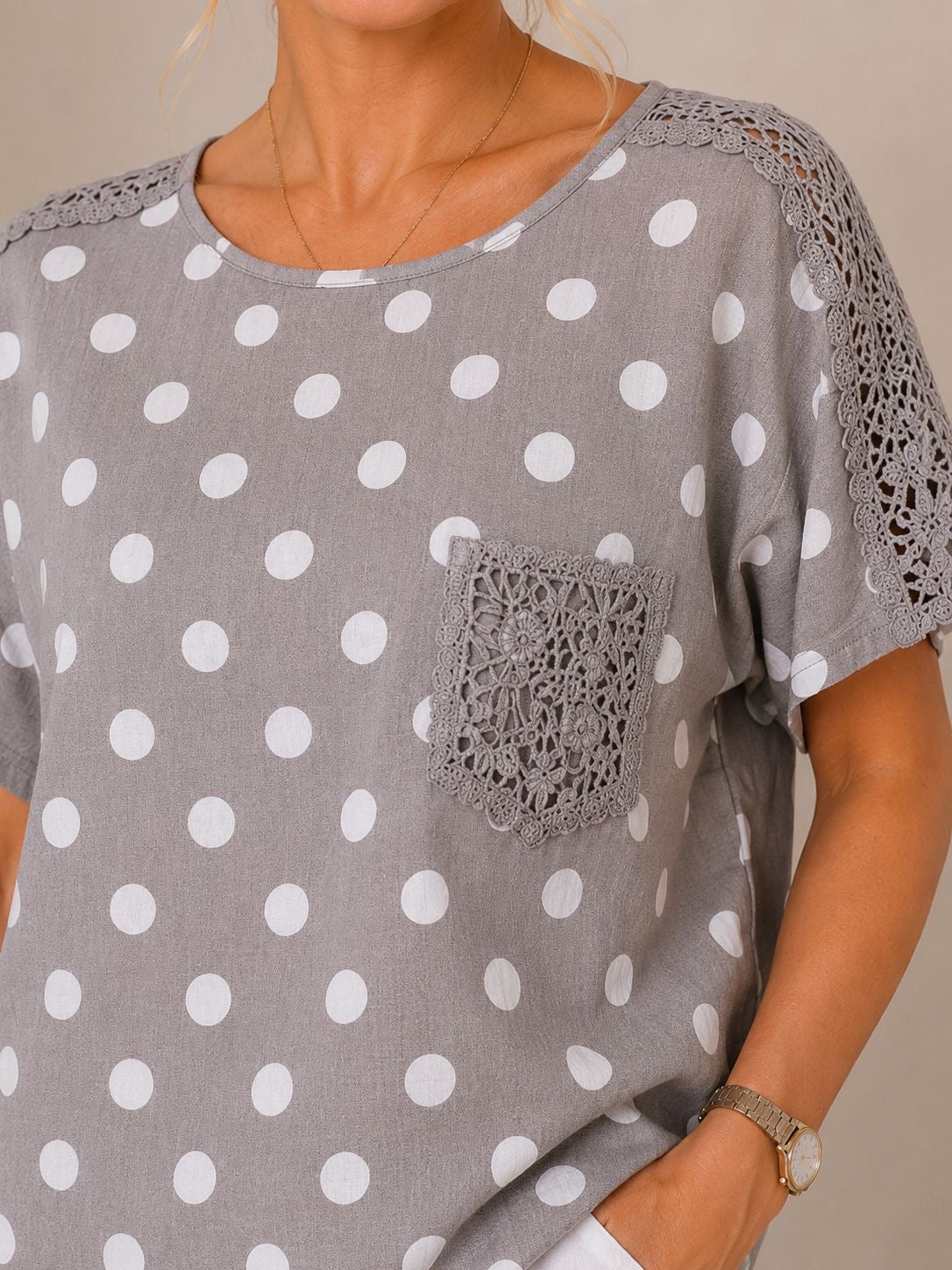 Bluza Bily cu buline și broderie