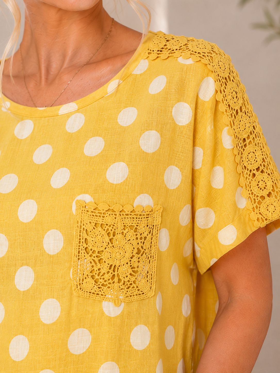 Bluza Bily cu buline și broderie