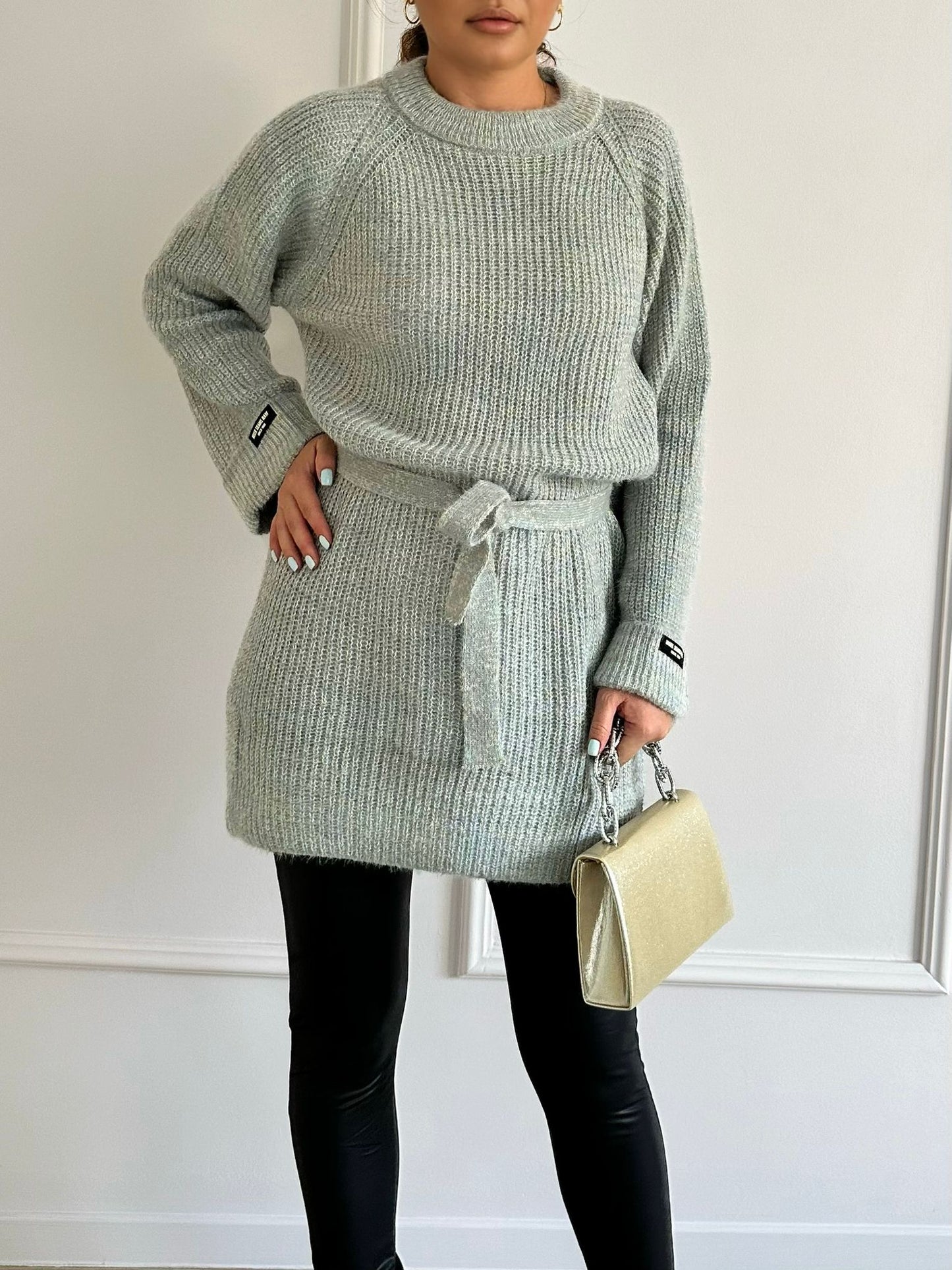 Pulover tricotat cu cordon în talie Raya