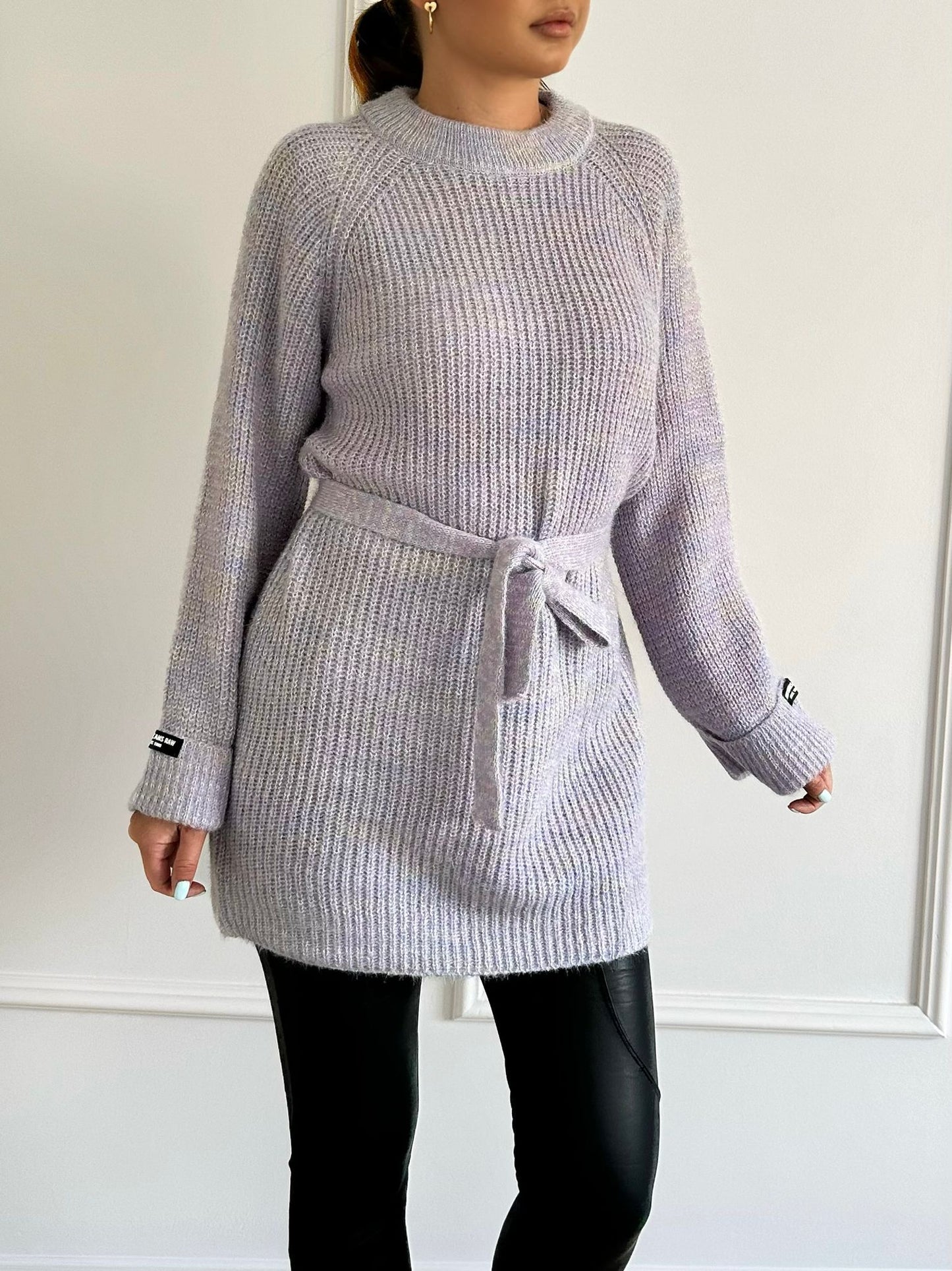 Pulover tricotat cu cordon în talie Raya