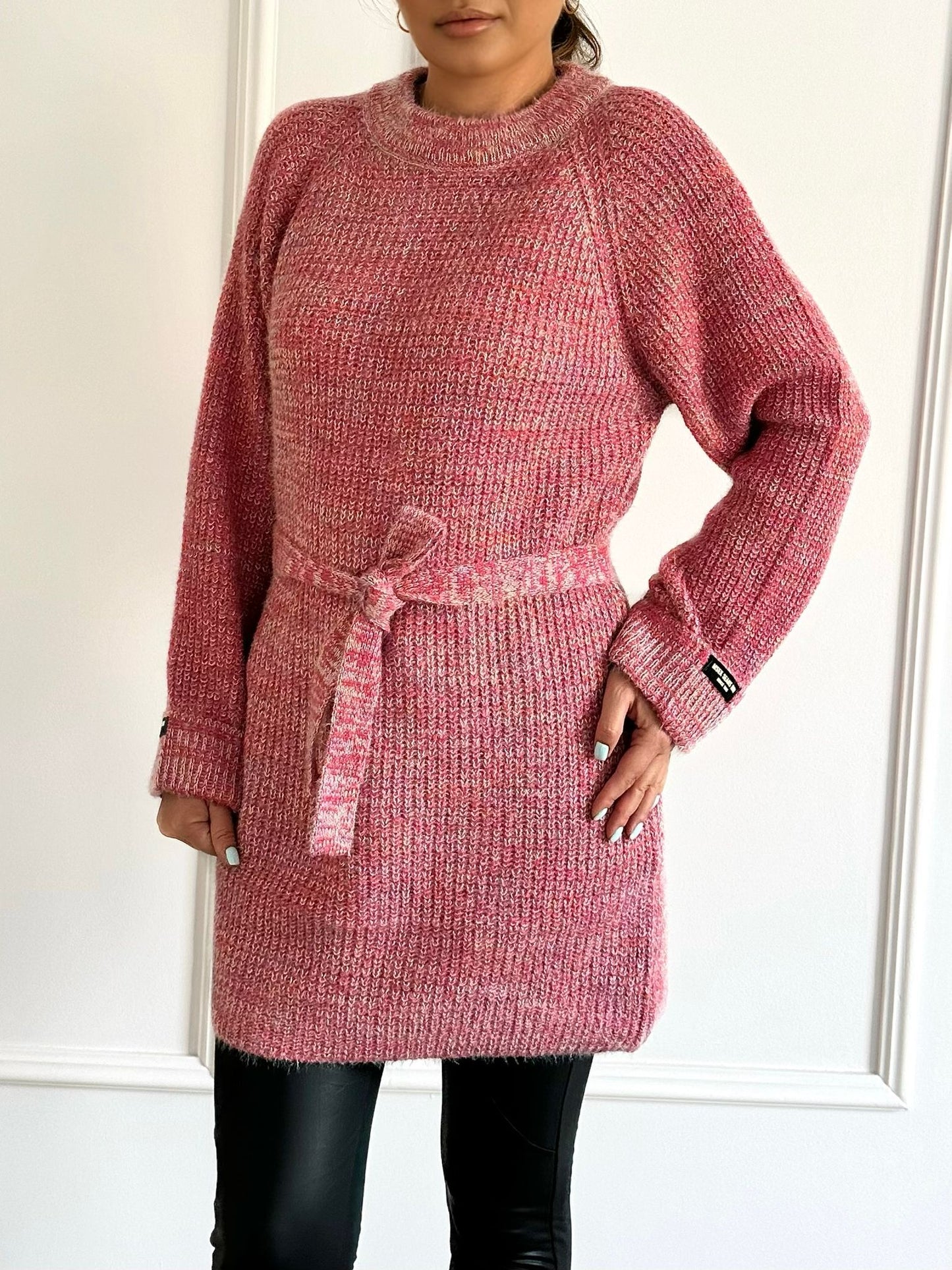 Pulover tricotat cu cordon în talie Raya